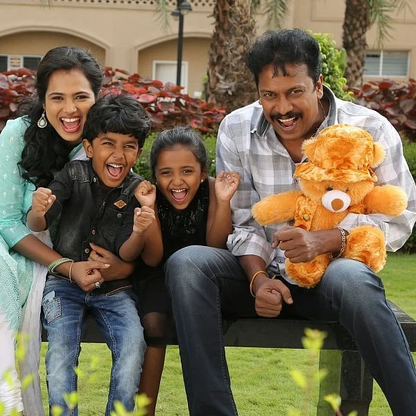 மிடில் கிளாஸ் குடும்பங்களே... ஈ.எம்.ஐ.வாழ்க்கையை ஈஸி ஆக்குகிறதா?! - `ஆண் தேவதை' விமர்சனம்