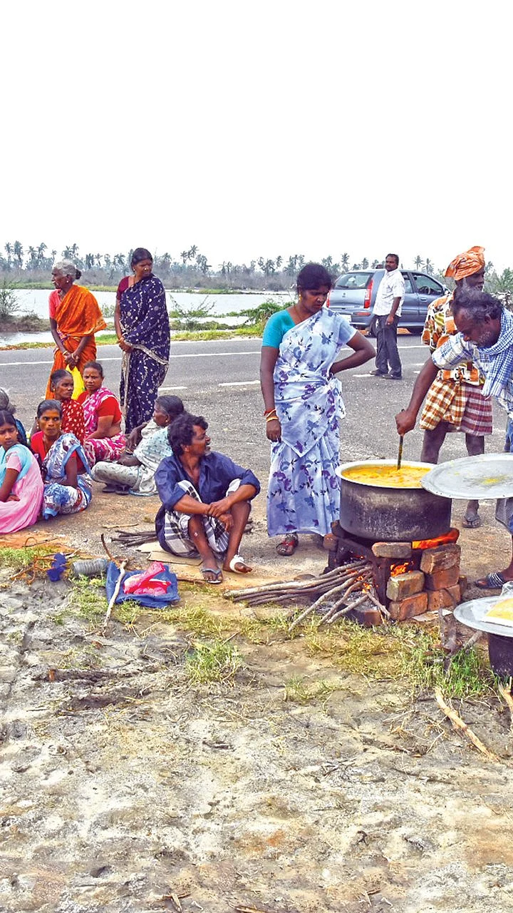 மிஸ்டர் கழுகு: கஜா நிவா‘ரணம்’ - வீதிக்கு வந்த மக்கள்... விருது வாங்கிய எடப்பாடி!