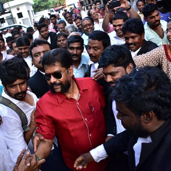 Tamilnadu media condemns Nakkheeran Gopal's arrest!