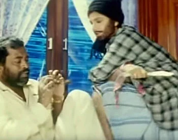 கொண்டையை மறைக்கலையே!