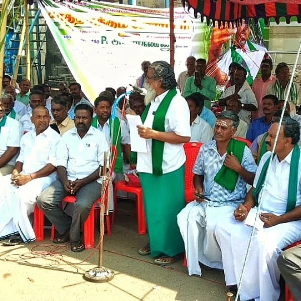 `சாகும்வரை எழ மாட்டோம்! - நிலுவைத் தொகை கோரி கரும்பு விவசாயிகள் காத்திருக்கும் போராட்டம்