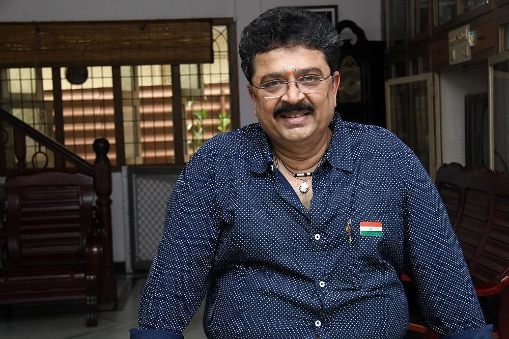 பத்திரிகையாளர்கள் குறித்து அவதூறாகப் பேசிய விவகாரம்..! எஸ்.வி.சேகர் நீதிமன்றத்தில் ஆஜர்