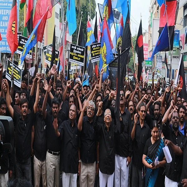 ``நாத்திகர்களுக்கு மட்டுமல்ல; ஆத்திகர்களுக்கும் பெரியார்தான் தலைவர்" - எழுத்தாளர் பாமரன்