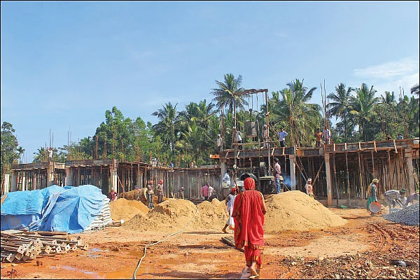 ‘இது யாக பூமி... யோக பூமி!’ - துங்காநதிக்கரையில் கம்பீரமாக எழும் நரசிம்மர் ஆலயம்!