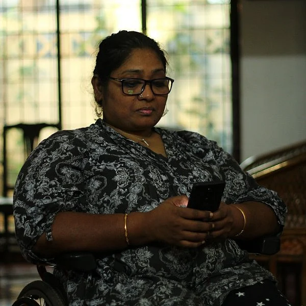 ``எய்ட்ஸால் கண்ணெதிரே நிகழ்ந்த மரணங்கள்தான் நான் மருத்துவம் படிக்கக் காரணம்!’’ - ஐஷ்வர்யா ராவ்