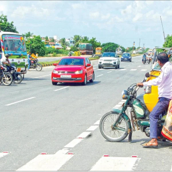 உயிர் குடிக்கும் கூட்டுரோடு... மேம்பாலம் வருமா?