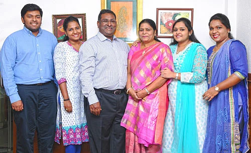 இது டென்டிஸ்ட் குடும்பம்!
