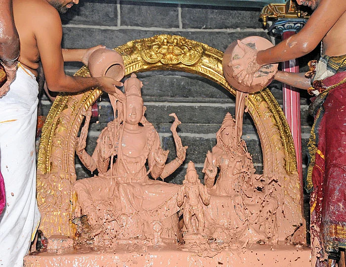 அண்ணாமலையில் அபிஷேகம்!