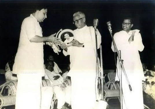 வெள்ளத்தில் தப்பாத எம்.ஜி.ஆர் இல்லம்; வேதனையில் ரசிகர்கள்