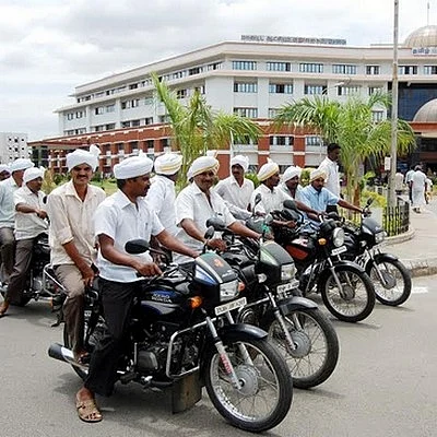 ஹெல்மெட் போடமாட்டோம்: மல்லுக்கட்டும் மெய்வழிச்சபையினர்!