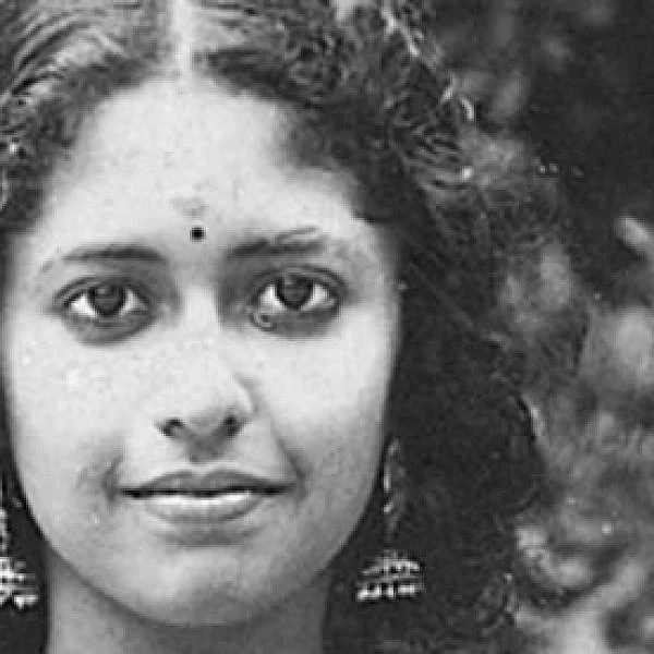 "முதலில் என்னை மூடியுள்ள உடைகளையும் ஆபரணங்களையும் அகற்றி வைக்கிறேன்!" - கமலாதாஸ் #KamalaDas