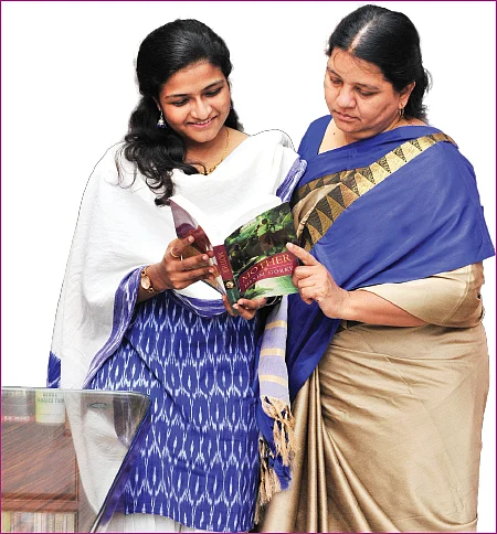 அவள் பேசுவதையே அதிக நேரம் கேட்பேன்! - அருள்மொழி - குயில்மொழி