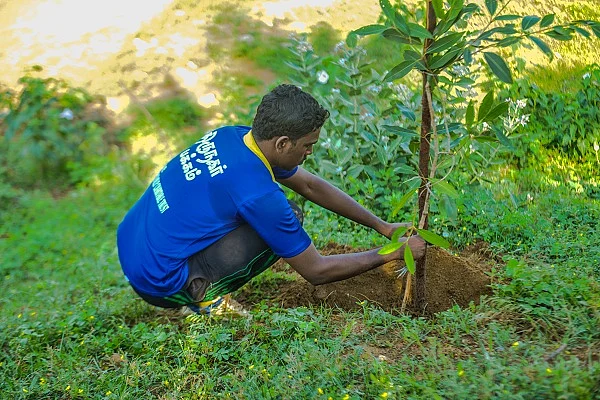 மதுரையின் சுற்றுச்சூழலை பாதுகாக்கும் பணியில் ‘திருநகர் பக்கம்’ இளைஞர் பட்டாளம்!