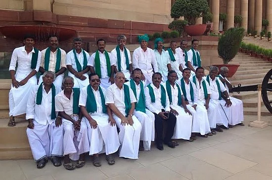 காவிரி : குடியரசுத் தலைவரிடம் மனு கொடுத்த தமிழக விவசாயிகள்