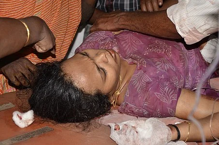 ஒருதலை காதல்: 4 பேரை குத்திவிட்டு தப்பித்த இளைஞன்!