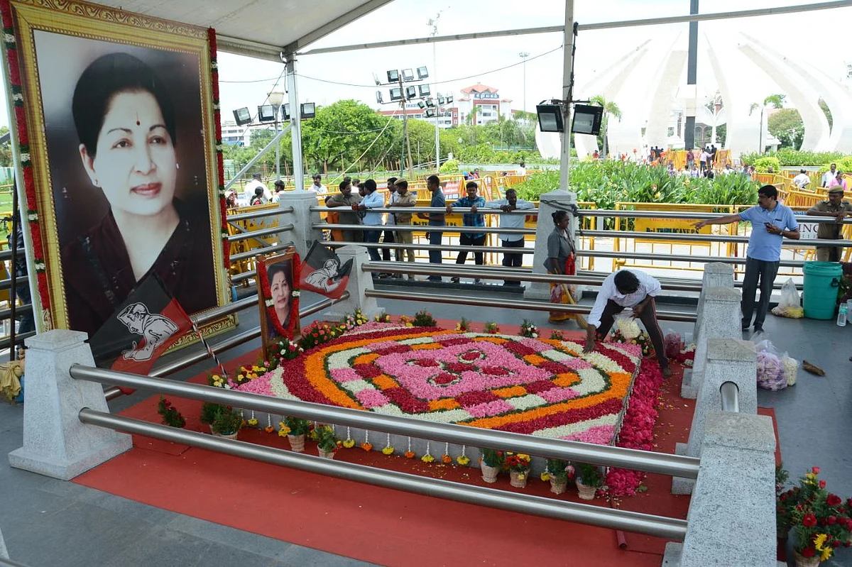 'இனி தமிழக வளர்ச்சிதான் குறிக்கோள்': அணிகள் இணைப்பை வாழ்த்திய மோடி! #LiveUpdate