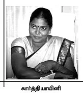 குடிக்கத் தண்ணீர்... கடக்க நடை பாதை!