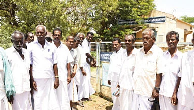 கூட்டுறவு குடைச்சல் ஆரம்பம்!