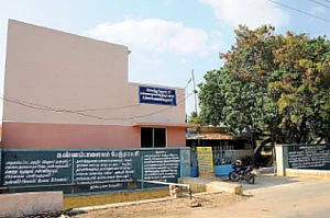 வெள்ளைக்காரனின் விமான நிலையத்தை சிதைத்த ஊர்!