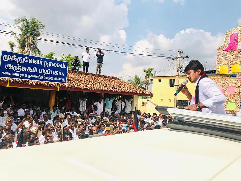 ஆட்சி கவிழும் நம்பிக்கையில் அறிவாலயம்! - பதவியேற்பு விழாவுக்கு தி.மு.க தேதி குறிப்பு?