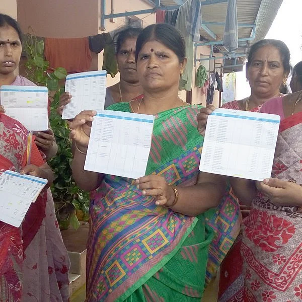 “இது மோடி திட்டம்... பணத்தை போட்டு போட்டு எடுப்போம்!” - அதிர வைத்த வங்கி நிர்வாகம்!