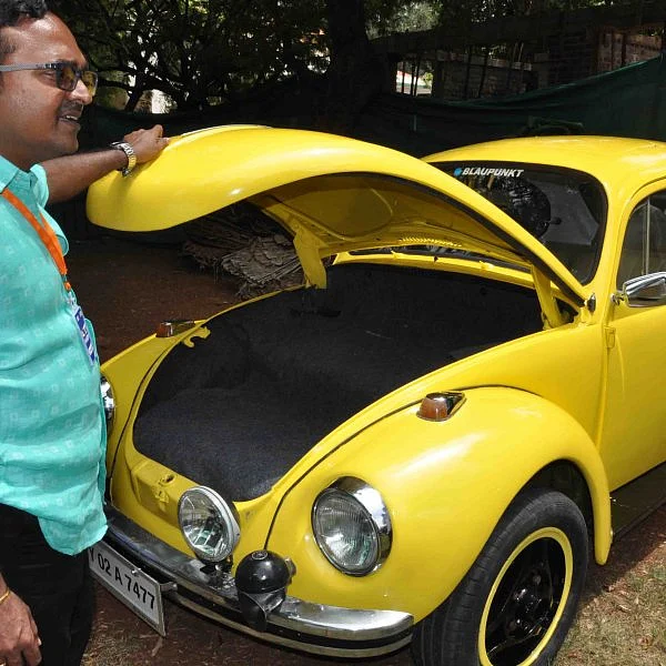 சுதந்திர தினத்தை முன்னிட்டு மதுரையில் பழங்கால கார்கள் - மோட்டார் சைக்கிள்கள் கண்காட்சி... படங்கள் - ஈ.ஜெ.நந்தகுமார்