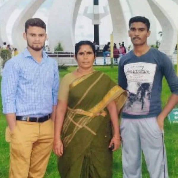 அம்மா சமாதியில் தற்கொலை செய்த காவலர் அருண்ராஜின் குடும்பத்தினர் இப்போது எப்படி இருக்கிறார்கள்?