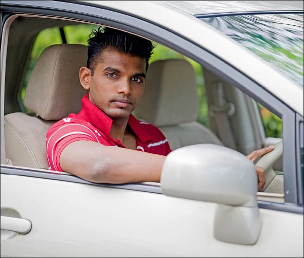 கார் ஓட்டப் பழகுவதற்கு முன் கார் வாங்கினால்?