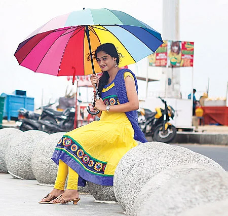 மழை வருது... மழை வருது...குடை கொண்டு வா!