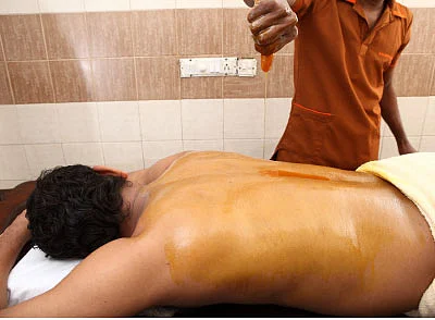 ஆள் பாதி... தோல் பாதி!
