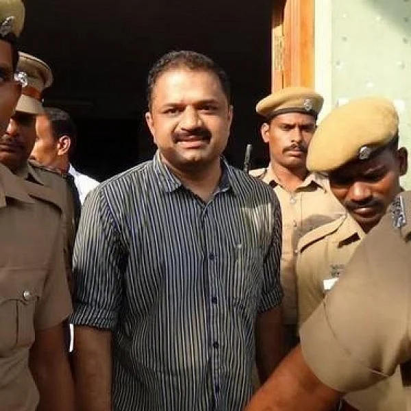 `உடல்நிலையைக் கருத்தில் கொண்டு மகனுக்குப் பரோல் வழங்கணும்!'- கண்கலங்கும் அற்புதம்மாள்