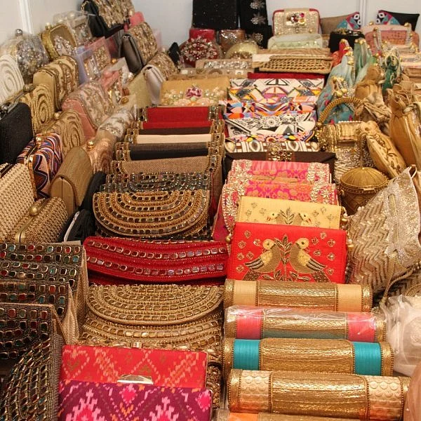 வியக்க வைக்கும் வண்ணங்களில் `ஸ்டைல் பஜார்' - 70 இந்திய டிஸைனர்களின் அசத்தல் முயற்சி!