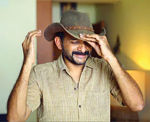 நினைவில் மின்னும் ஒளிப்படங்கள் - புதுவை இளவேனில்