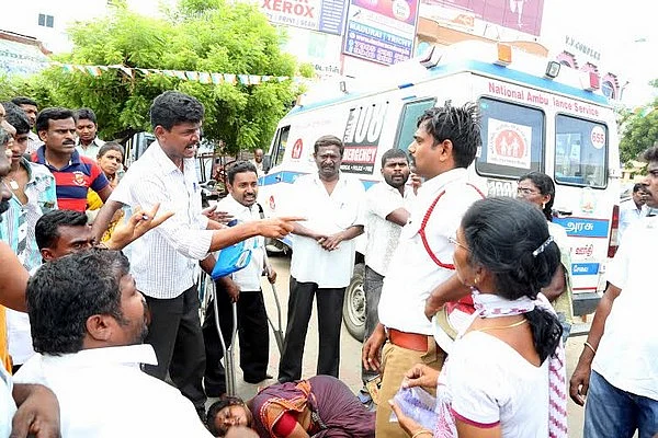 சாகும்வரை மாற்றுத் திறனாளிகள் உண்ணாவிரதம்: 3 பேர் மயக்கம்!