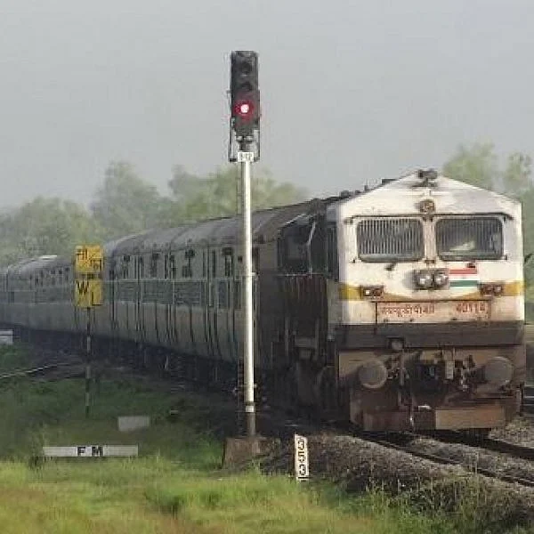 `26 சிறுமிகளைக் காப்பாற்றிய ட்வீட்!’ - விரைந்து செயல்பட்ட ரயில்வே அதிகாரிகள்