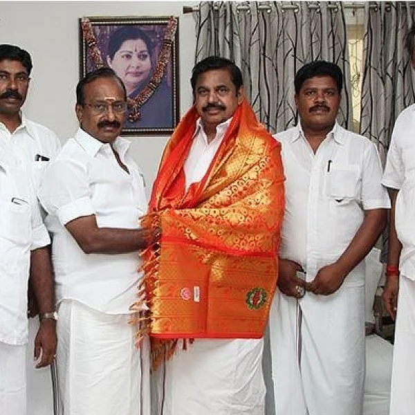 ஜக்கையன் - எடப்பாடி பழனிசாமி