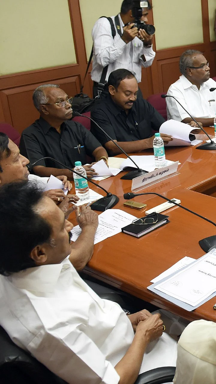 மிஸ்டர் கழுகு: நம்மைச் சிதறடிக்க வாய்ப்பு கொடுக்கலாமா? - துரைமுருகனிடம் கடுகடுத்த ஸ்டாலின்!