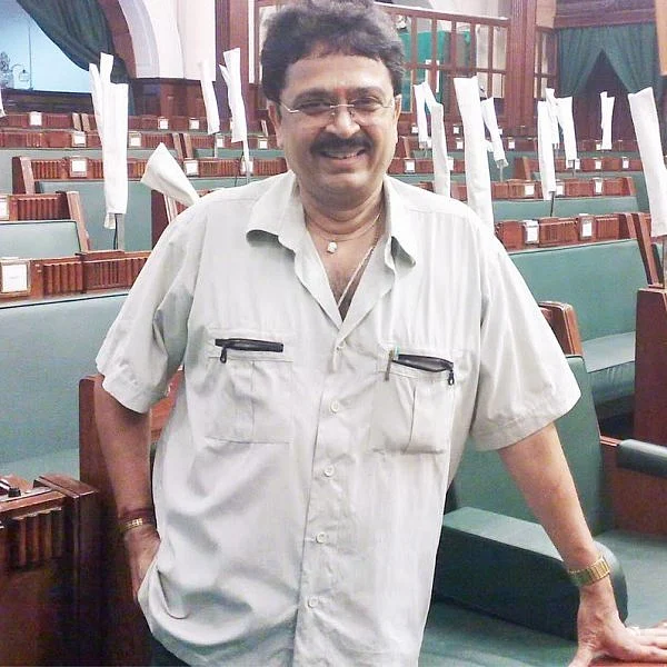 நீதிபதியின் உத்தரவால் எஸ்.வி.சேகரைத் தேடும் போலீஸ்!