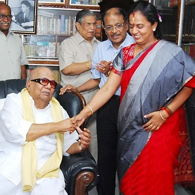 உறுதியாய் நின்ற செல்வி... அசைந்து கொடுத்த அழகிரி... இறங்கி வந்த கருணாநிதி! - கோபாலபுரம் கோபம் தணிந்த பரபர பின்னணி