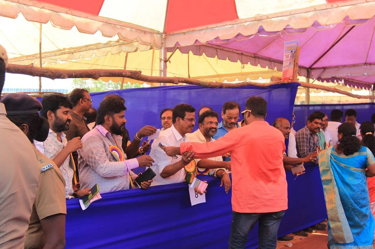 #LiveUpdates தயாரிப்பாளர் சங்க தேர்தல்: வெற்றியை குவித்த விஷால் அணியினர்!