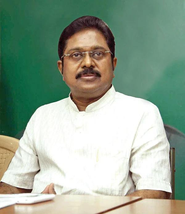 “இனி நீங்கள் வேண்டாம்!” - தினகரனுக்கு எதிராக கத்தி தீட்டும் அமைச்சர்கள்!