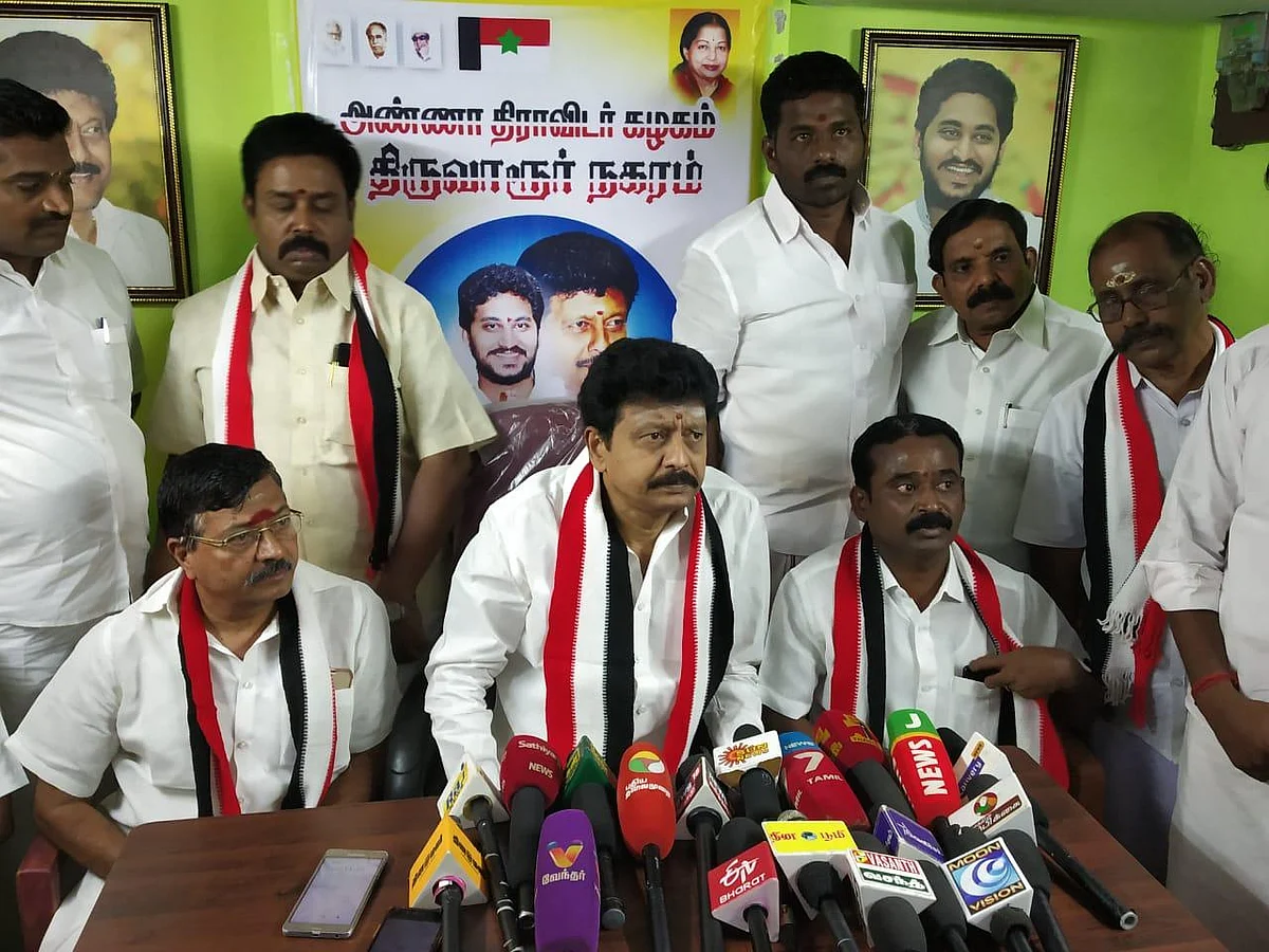 `அ.தி.மு.கவை சிதறச் செய்த விஷக்கிருமி தினகரன்!' - திவாகரன் சாடல்
