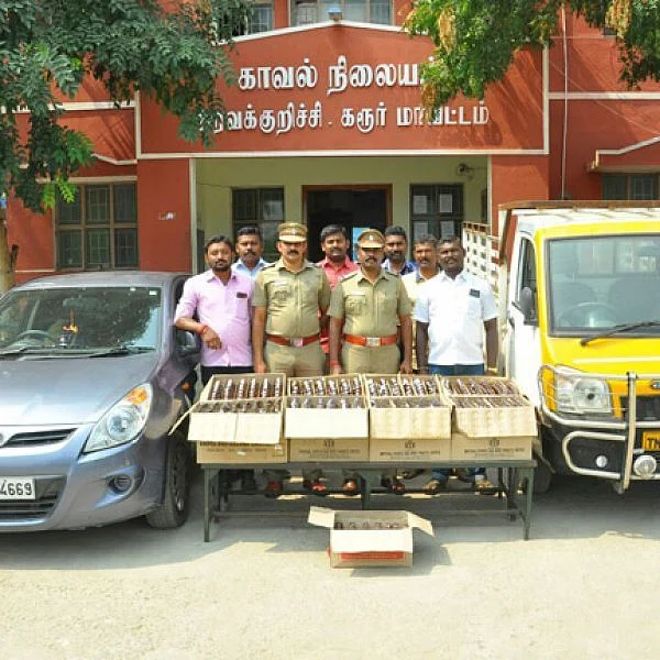 மதுபாட்டில்களைத் திருடியவர்கள் கைது..! கரூரில் காவல்துறை அதிரடி