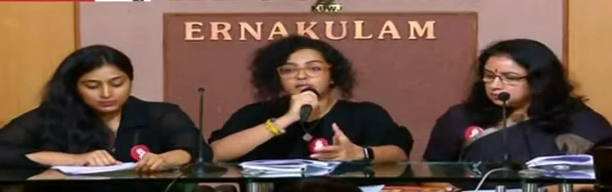 `பாதிப்புக்குள்ளான நடிகை சங்கத்துக்கு வெளியே இருப்பதுதான் நீதியா?’ - ஆவேசமான நடிகை ரேவதி