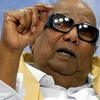 ''உயிர்களை மேலும் காவு கொடுக்காமல் அரசு உடனே மதுவிலக்கை அறிவிக்க வேண்டும்"!