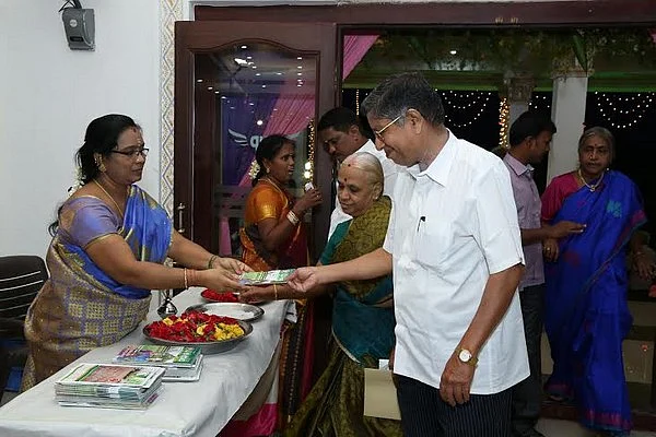 திருமண விழாவில் 'பசுமை விகடன்'!