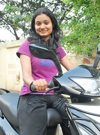 தனியே தன்னந்தனியே... அஞ்சாதே!