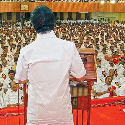 மிஸ்டர் கழுகு: நினைவு தவறிய கருணாநிதி... நிலை நிறுத்திய ஸ்டாலின்!