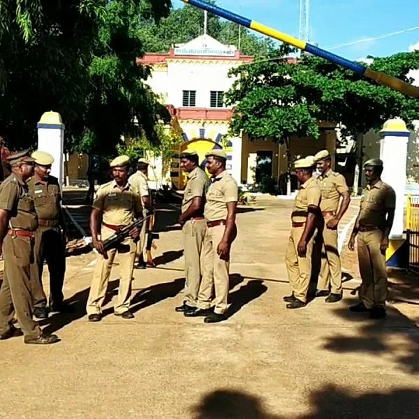 ``கடலூர் மத்திய சிறையில் உள்ள தீவிரவாதியை கடத்த சதி” -துப்பாக்கி ஏந்திய போலீஸார் பாதுகாப்பு