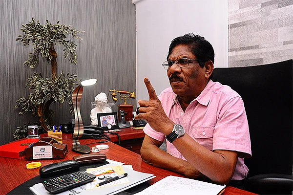 `தமிழகத்தில் வெற்றிடம் உருவாகியுள்ளது! - இயக்குநர் பாரதிராஜா வருத்தம்